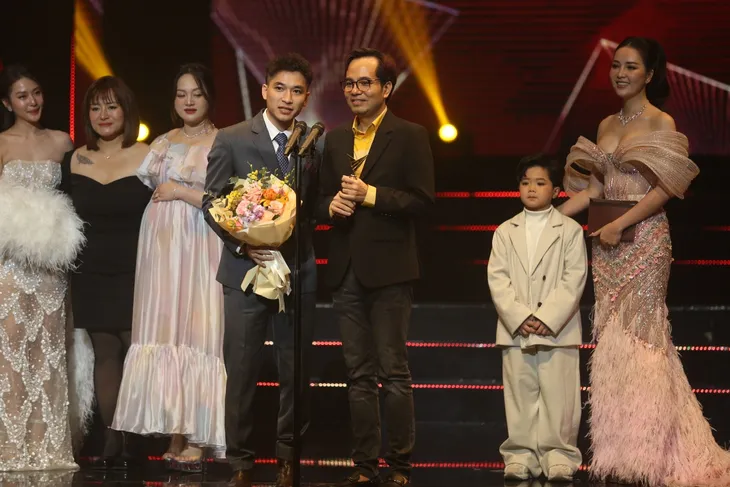 VTV Awards 2023: Phim truyền hình ấn tượng gọi tên “Gia đình mình vui bất thình lình” - Ảnh 1. VTV Awards 2023: Phim truyền hình ấn tượng gọi tên “Gia đình mình vui bất thình lình” - Ảnh 1.