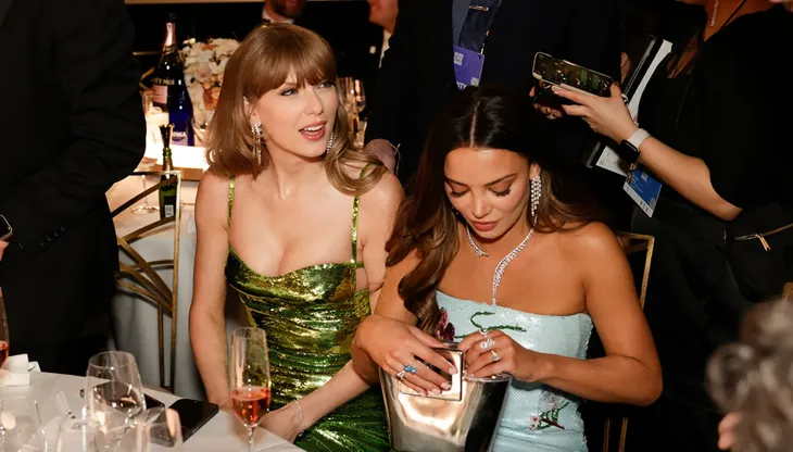 Bị chỉ trích, MC Quả cầu vàng thừa nhận trò đùa về Taylor Swift là nông cạn - Ảnh 1. Bị chỉ trích, MC Quả cầu vàng thừa nhận trò đùa về Taylor Swift là nông cạn - Ảnh 1.