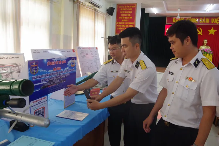 Vùng 2 Hải quân tổ chức huấn luyện trên mô hình học cụ - Ảnh 1. Vùng 2 Hải quân tổ chức huấn luyện trên mô hình học cụ - Ảnh 1.