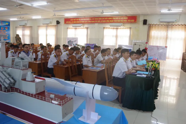 Vùng 2 Hải quân tổ chức huấn luyện trên mô hình học cụ - Ảnh 2. Vùng 2 Hải quân tổ chức huấn luyện trên mô hình học cụ - Ảnh 2.