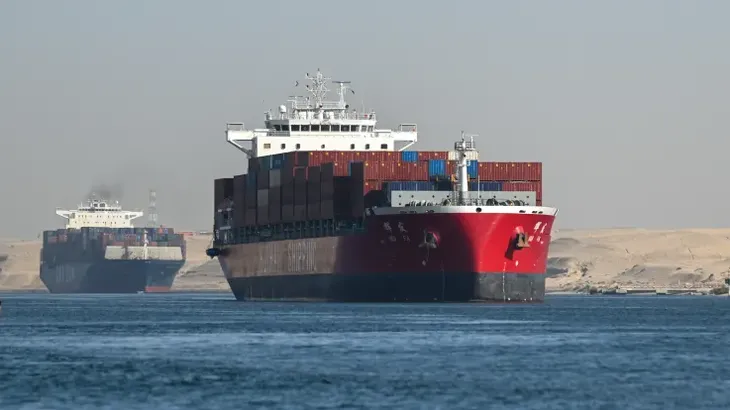 Số lượng tàu container qua Biển Đỏ và kênh đào Suez giảm 90% - Ảnh 1. Số lượng tàu container qua Biển Đỏ và kênh đào Suez giảm 90% - Ảnh 1.