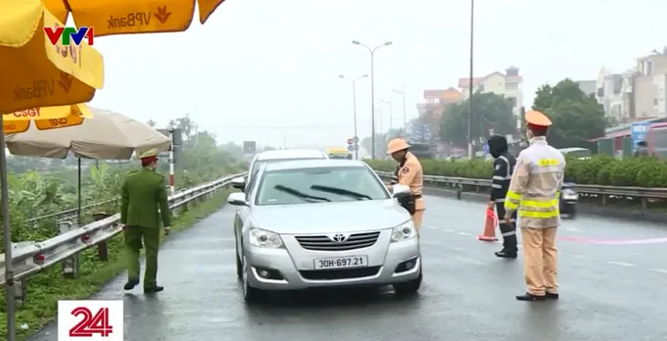 Hà Nội: Ra quân xử lý nghiêm các vi phạm trật tự an toàn giao thông - Ảnh 1. Hà Nội: Ra quân xử lý nghiêm các vi phạm trật tự an toàn giao thông - Ảnh 1.
