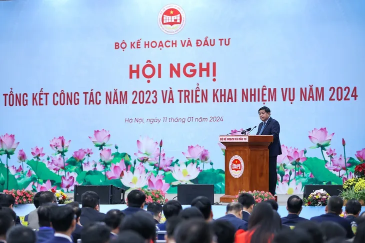 Bộ trưởng Nguyễn Chí Dũng: Nhiều người nói Bộ KH&ĐT đã tự lấy đá ghè chân mình - Ảnh 1. Bộ trưởng Nguyễn Chí Dũng: Nhiều người nói Bộ KH&ĐT đã tự lấy đá ghè chân mình - Ảnh 1.