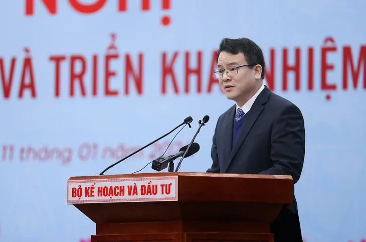 Bộ trưởng Nguyễn Chí Dũng: Nhiều người nói Bộ KH&ĐT đã tự lấy đá ghè chân mình - Ảnh 2. Bộ trưởng Nguyễn Chí Dũng: Nhiều người nói Bộ KH&ĐT đã tự lấy đá ghè chân mình - Ảnh 2.