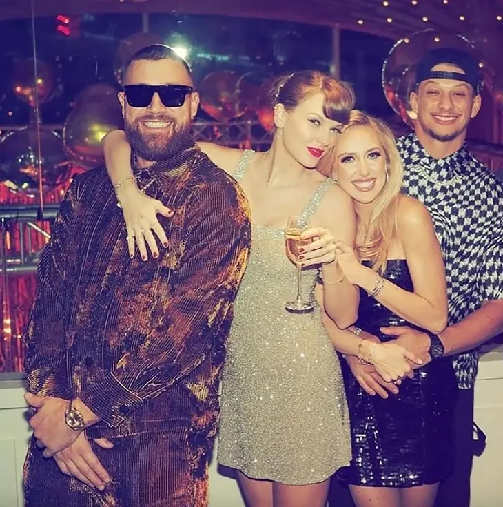 Taylor Swift và bạn trai mới lên kế hoạch đính hôn vào mùa hè? - Ảnh 1. Taylor Swift và bạn trai mới lên kế hoạch đính hôn vào mùa hè? - Ảnh 1.