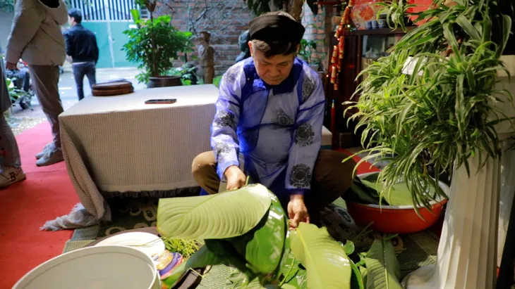 Trải nghiệm gói bánh chưng và thưởng tranh ngày Tết theo lối truyền thống - Ảnh 9. Trải nghiệm gói bánh chưng và thưởng tranh ngày Tết theo lối truyền thống - Ảnh 9.