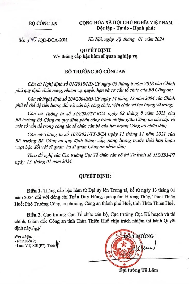 Truy thăng cấp bậc hàm Trung tá cho Phó trưởng Công an phường hy sinh khi làm nhiệm vụ - Ảnh 1. Truy thăng cấp bậc hàm Trung tá cho Phó trưởng Công an phường hy sinh khi làm nhiệm vụ - Ảnh 1.