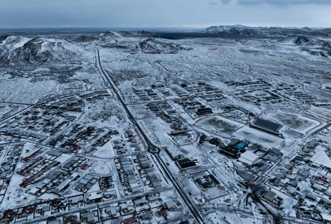 Núi lửa phun trào ở Iceland, gây nguy hiểm cho thị trấn đánh cá - Ảnh 2. Núi lửa phun trào ở Iceland, gây nguy hiểm cho thị trấn đánh cá - Ảnh 2.