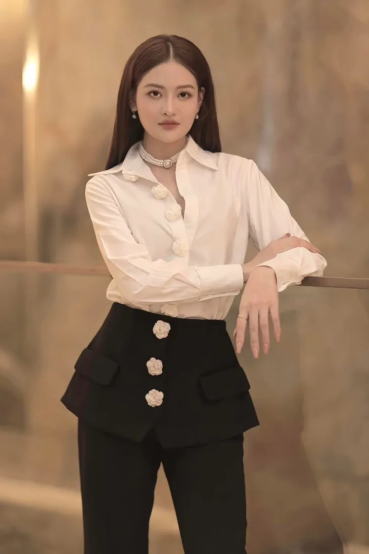 Những set đồ tiểu thư kiêu kỳ của Thùy Anh trong “Chúng ta của 8 năm sau” - Ảnh 2. Những set đồ tiểu thư kiêu kỳ của Thùy Anh trong “Chúng ta của 8 năm sau” - Ảnh 2.