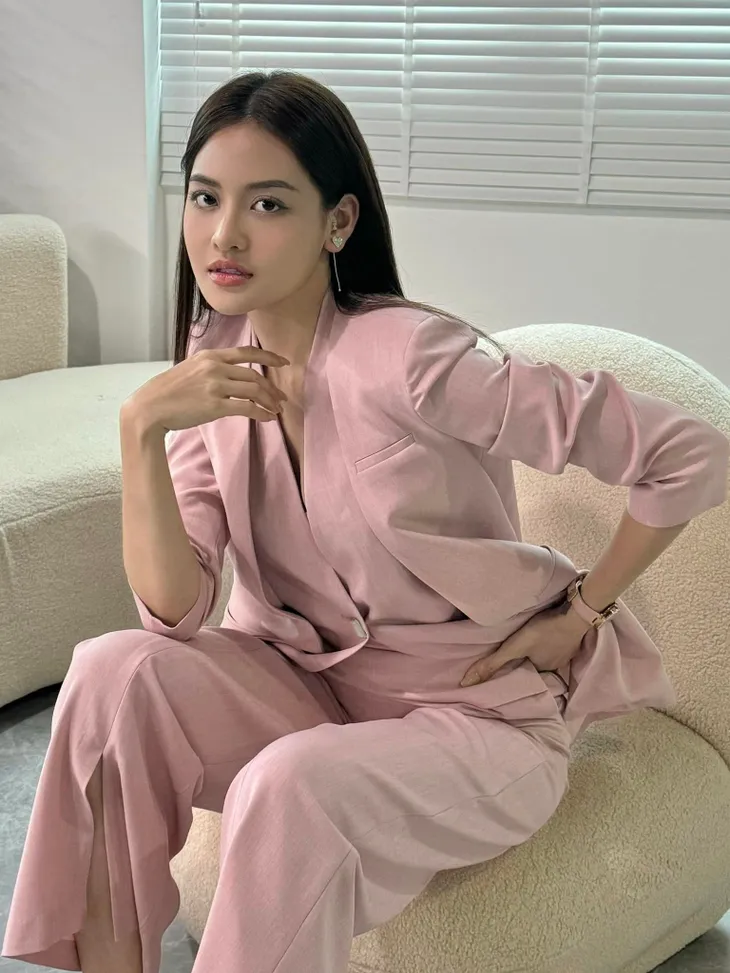 Những set đồ tiểu thư kiêu kỳ của Thùy Anh trong “Chúng ta của 8 năm sau” - Ảnh 8. Những set đồ tiểu thư kiêu kỳ của Thùy Anh trong “Chúng ta của 8 năm sau” - Ảnh 8.