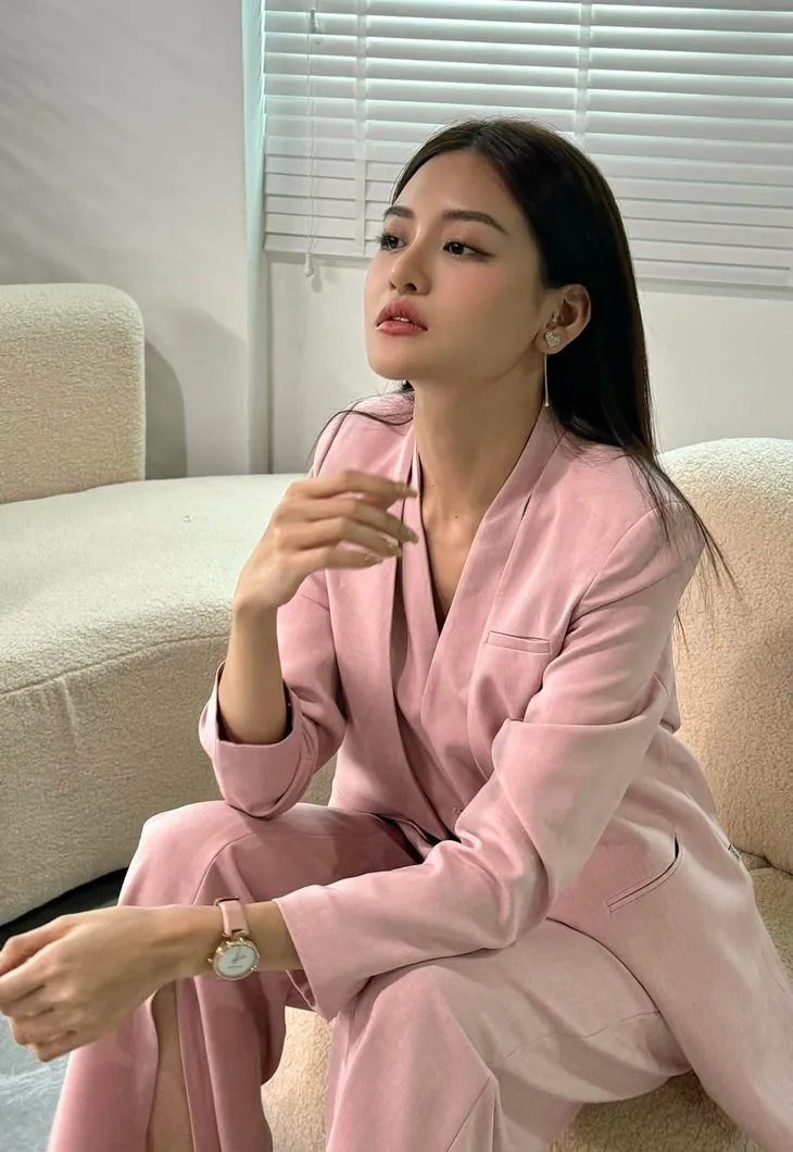 Những set đồ tiểu thư kiêu kỳ của Thùy Anh trong “Chúng ta của 8 năm sau” - Ảnh 6. Những set đồ tiểu thư kiêu kỳ của Thùy Anh trong “Chúng ta của 8 năm sau” - Ảnh 6.