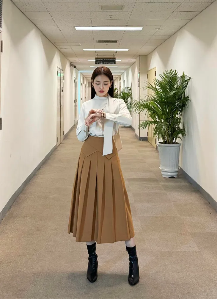 Những set đồ tiểu thư kiêu kỳ của Thùy Anh trong “Chúng ta của 8 năm sau” - Ảnh 5. Những set đồ tiểu thư kiêu kỳ của Thùy Anh trong “Chúng ta của 8 năm sau” - Ảnh 5.