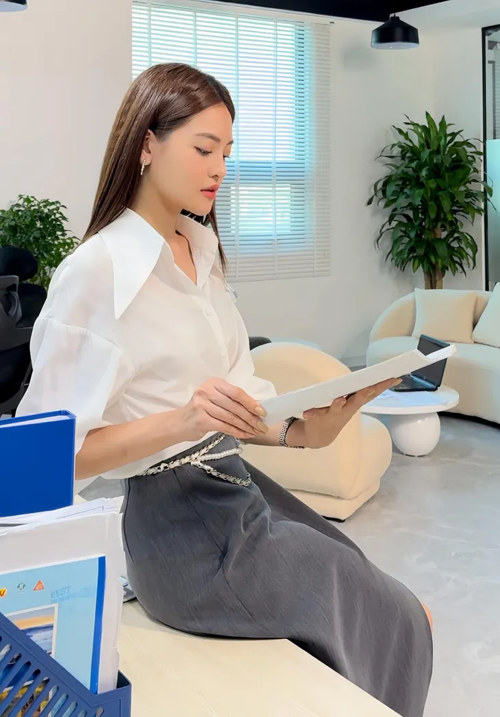 Những set đồ tiểu thư kiêu kỳ của Thùy Anh trong “Chúng ta của 8 năm sau” - Ảnh 21. Những set đồ tiểu thư kiêu kỳ của Thùy Anh trong “Chúng ta của 8 năm sau” - Ảnh 21.