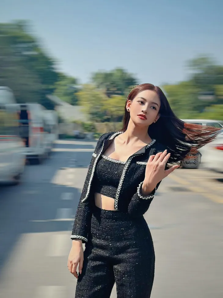 Những set đồ tiểu thư kiêu kỳ của Thùy Anh trong “Chúng ta của 8 năm sau” - Ảnh 25. Những set đồ tiểu thư kiêu kỳ của Thùy Anh trong “Chúng ta của 8 năm sau” - Ảnh 25.