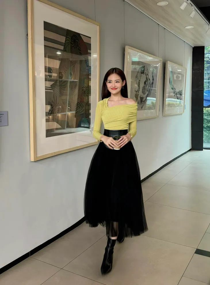 Những set đồ tiểu thư kiêu kỳ của Thùy Anh trong “Chúng ta của 8 năm sau” - Ảnh 27. Những set đồ tiểu thư kiêu kỳ của Thùy Anh trong “Chúng ta của 8 năm sau” - Ảnh 27.