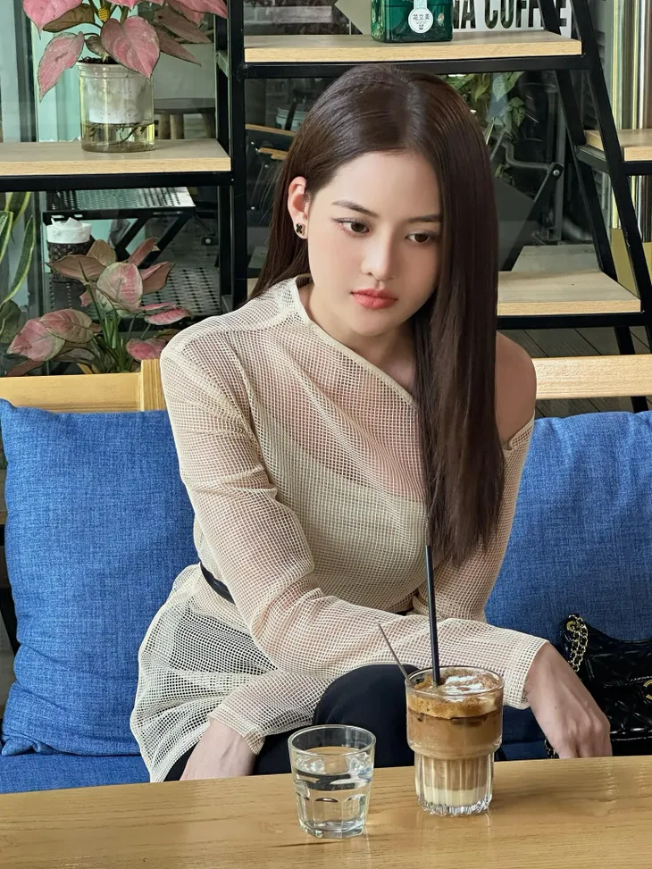 Những set đồ tiểu thư kiêu kỳ của Thùy Anh trong “Chúng ta của 8 năm sau” - Ảnh 26. Những set đồ tiểu thư kiêu kỳ của Thùy Anh trong “Chúng ta của 8 năm sau” - Ảnh 26.