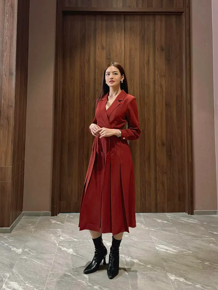 Những set đồ tiểu thư kiêu kỳ của Thùy Anh trong “Chúng ta của 8 năm sau” - Ảnh 24. Những set đồ tiểu thư kiêu kỳ của Thùy Anh trong “Chúng ta của 8 năm sau” - Ảnh 24.