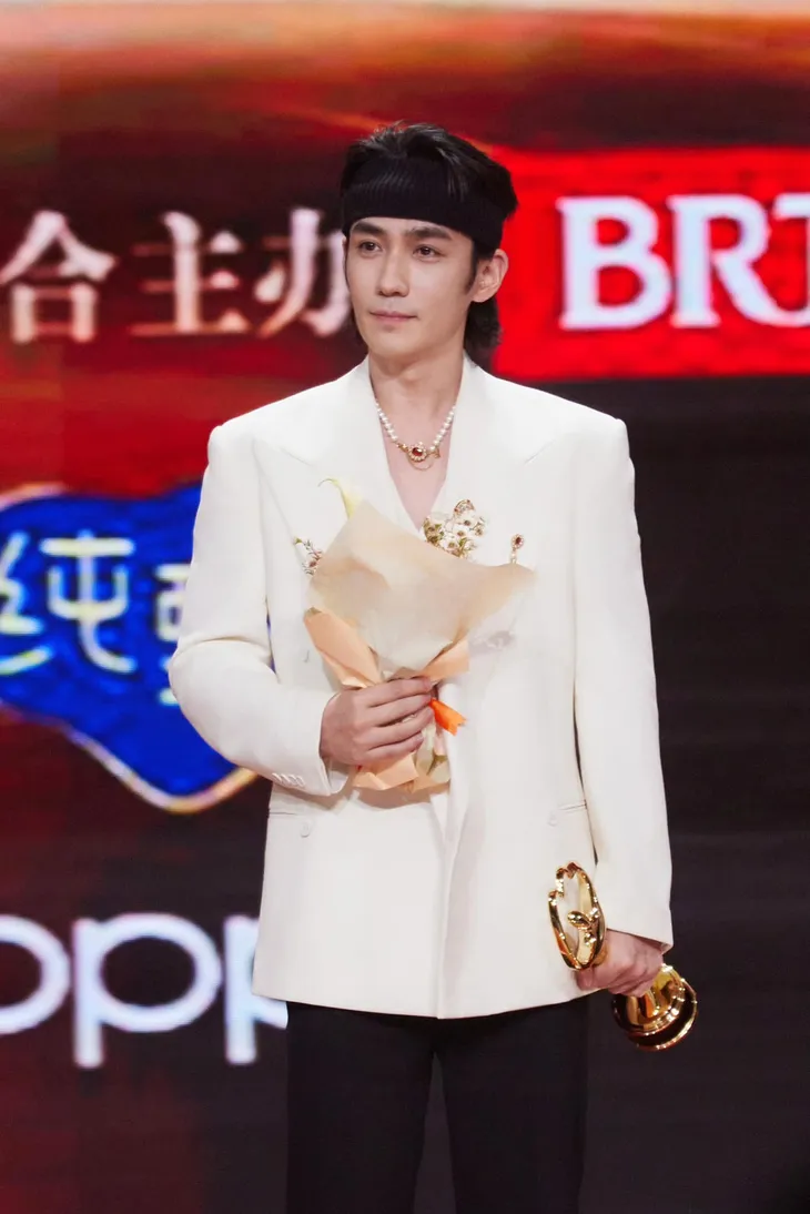 Dương Tử lần thứ 3 nhận giải Queen trong Đêm hội Weibo - Ảnh 2. Dương Tử lần thứ 3 nhận giải Queen trong Đêm hội Weibo - Ảnh 2.