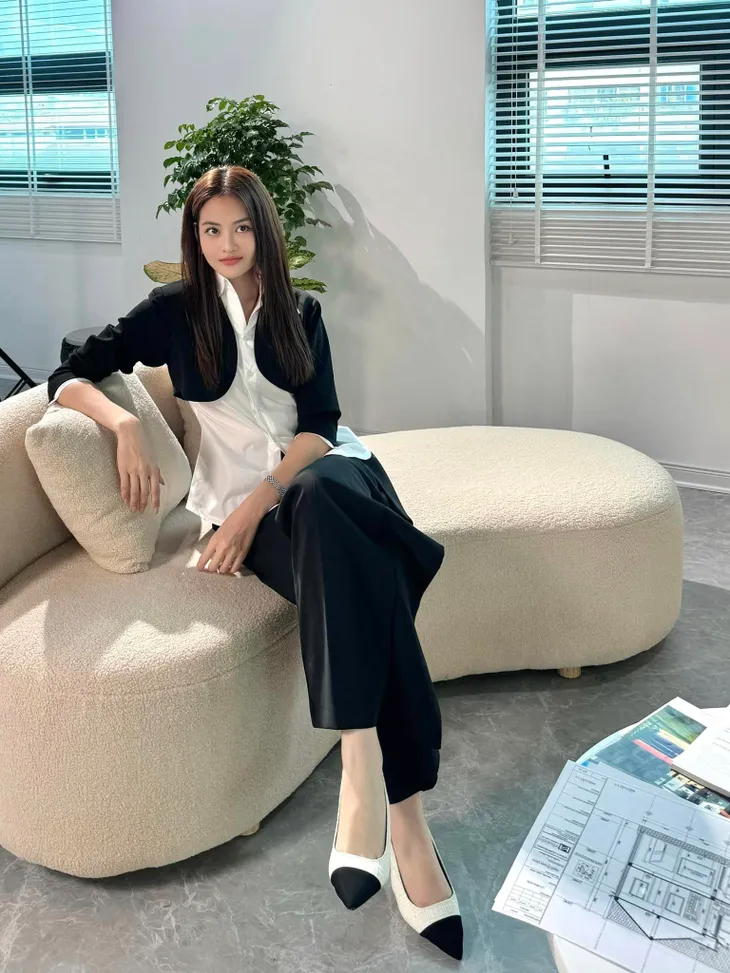 Những set đồ tiểu thư kiêu kỳ của Thùy Anh trong “Chúng ta của 8 năm sau” - Ảnh 32. Những set đồ tiểu thư kiêu kỳ của Thùy Anh trong “Chúng ta của 8 năm sau” - Ảnh 32.