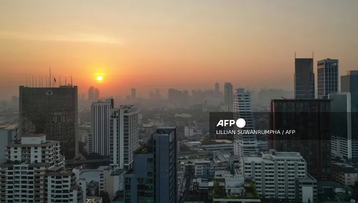 Ô nhiễm bụi mịn tăng mạnh tại Bangkok (Thái Lan), ảnh hưởng sức khỏe cư dân - Ảnh 1. Ô nhiễm bụi mịn tăng mạnh tại Bangkok (Thái Lan), ảnh hưởng sức khỏe cư dân - Ảnh 1.