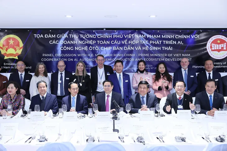 Thủ tướng tọa đàm về hợp tác phát triển AI, công nghệ ô tô, chip bán dẫn - Ảnh 2. Thủ tướng tọa đàm về hợp tác phát triển AI, công nghệ ô tô, chip bán dẫn - Ảnh 2.