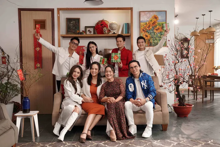 Thu Quỳnh làm mẹ bầu đảm đang trong MV Tết - Ảnh 4.