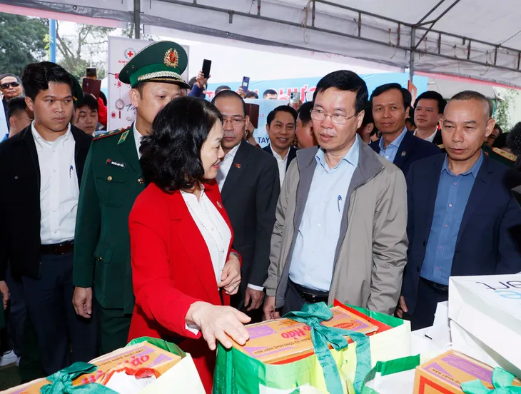 Chủ tịch nước Võ Văn Thưởng dự chương trình “Tết nhân ái” tại Nghệ An - Ảnh 3. Chủ tịch nước Võ Văn Thưởng dự chương trình “Tết nhân ái” tại Nghệ An - Ảnh 3.