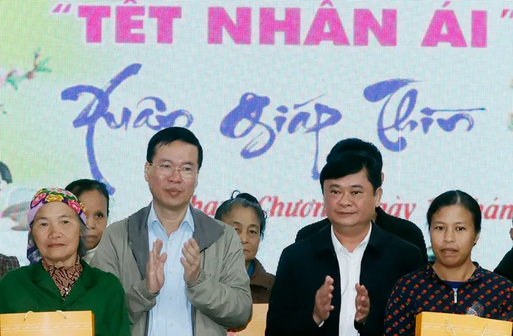 Chủ tịch nước Võ Văn Thưởng dự chương trình “Tết nhân ái” tại Nghệ An - Ảnh 2. Chủ tịch nước Võ Văn Thưởng dự chương trình “Tết nhân ái” tại Nghệ An - Ảnh 2.