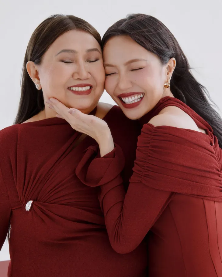 Ninh Dương Lan Ngọc, Tiểu Vy và dàn sao nữ bên mẹ trong bộ ảnh “Cộng hưởng yêu thương” - Ảnh 3. Ninh Dương Lan Ngọc, Tiểu Vy và dàn sao nữ bên mẹ trong bộ ảnh “Cộng hưởng yêu thương” - Ảnh 3.