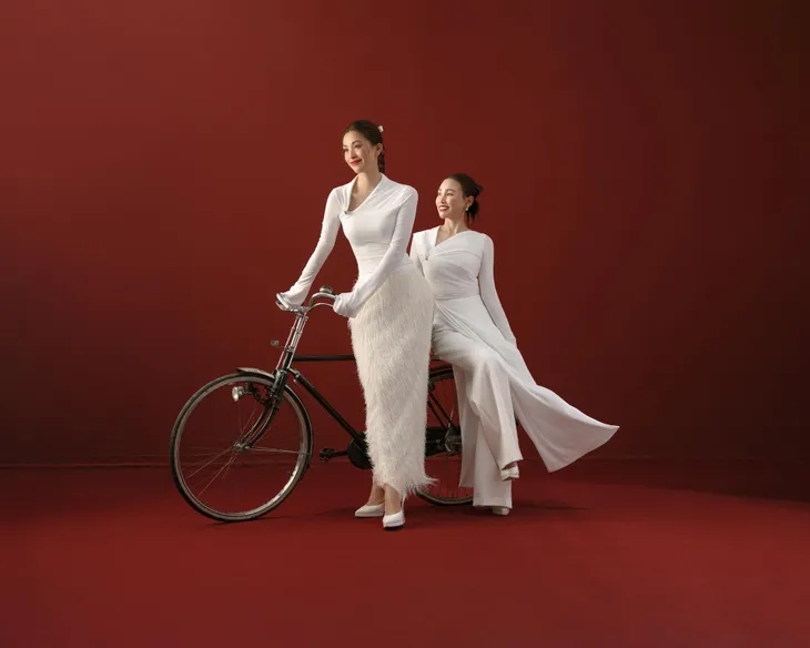 Ninh Dương Lan Ngọc, Tiểu Vy và dàn sao nữ bên mẹ trong bộ ảnh “Cộng hưởng yêu thương” - Ảnh 5. Ninh Dương Lan Ngọc, Tiểu Vy và dàn sao nữ bên mẹ trong bộ ảnh “Cộng hưởng yêu thương” - Ảnh 5.