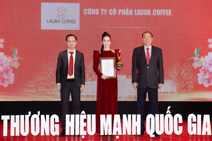 LAURA COFFEE nhận vinh danh tại Thương Hiệu Mạnh Quốc Gia 2024 - Ảnh 1. LAURA COFFEE nhận vinh danh tại Thương Hiệu Mạnh Quốc Gia 2024 - Ảnh 1.