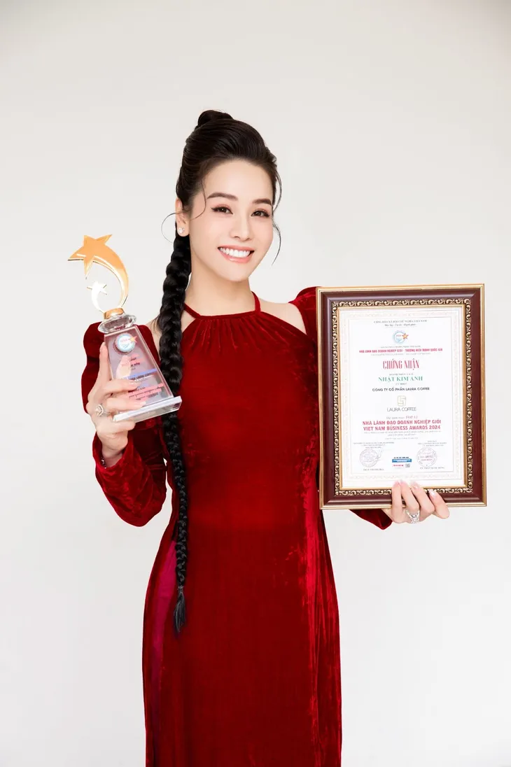 LAURA COFFEE nhận vinh danh tại Thương Hiệu Mạnh Quốc Gia 2024 - Ảnh 3. LAURA COFFEE nhận vinh danh tại Thương Hiệu Mạnh Quốc Gia 2024 - Ảnh 3.