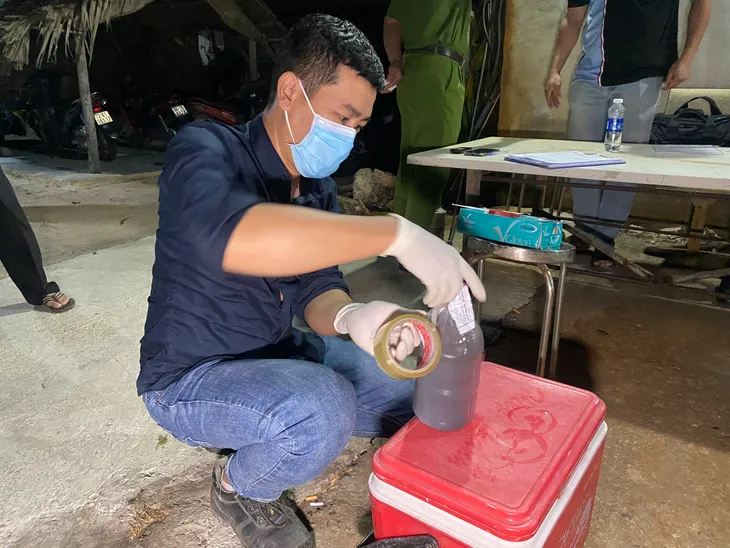 Bắt quả tang cơ sở giết mổ gia súc xả nước thải chưa xử lý ra môi trường - Ảnh 2. Bắt quả tang cơ sở giết mổ gia súc xả nước thải chưa xử lý ra môi trường - Ảnh 2.