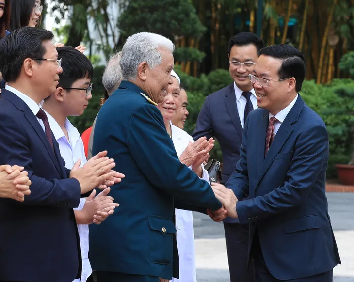 Chủ tịch nước Võ Văn Thưởng gặp mặt đoàn đại biểu chương trình Việc tử tế - Ảnh 1. Chủ tịch nước Võ Văn Thưởng gặp mặt đoàn đại biểu chương trình Việc tử tế - Ảnh 1.