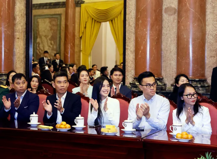 Chủ tịch nước Võ Văn Thưởng gặp mặt đoàn đại biểu chương trình Việc tử tế - Ảnh 8. Chủ tịch nước Võ Văn Thưởng gặp mặt đoàn đại biểu chương trình Việc tử tế - Ảnh 8.