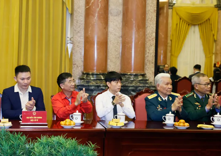Chủ tịch nước Võ Văn Thưởng gặp mặt đoàn đại biểu chương trình Việc tử tế - Ảnh 6. Chủ tịch nước Võ Văn Thưởng gặp mặt đoàn đại biểu chương trình Việc tử tế - Ảnh 6.
