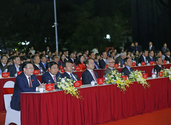 Chủ tịch Quốc hội Vương Đình Huệ dự lễ công bố nghị quyết thành lập thị xã Việt Yên, Bắc Giang - Ảnh 2. Chủ tịch Quốc hội Vương Đình Huệ dự lễ công bố nghị quyết thành lập thị xã Việt Yên, Bắc Giang - Ảnh 2.