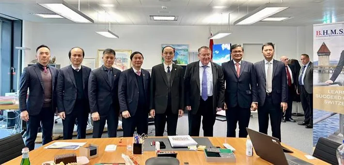 Các trường đại học ở Việt Nam đang triển khai nghiên cứu và đào tạo về AI - Ảnh 3. Các trường đại học ở Việt Nam đang triển khai nghiên cứu và đào tạo về AI - Ảnh 3.