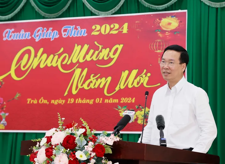 Chủ tịch nước chúc Tết gia đình chính sách, hộ nghèo tỉnh Vĩnh Long - Ảnh 1. Chủ tịch nước chúc Tết gia đình chính sách, hộ nghèo tỉnh Vĩnh Long - Ảnh 1.