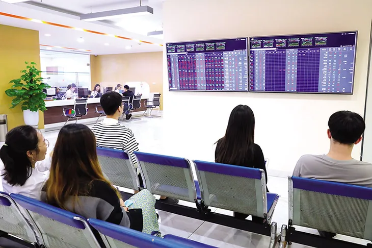 Chứng khoán đầu năm 2024 sôi động với gần 20.000 tỷ đồng giao dịch - Ảnh 1. Chứng khoán đầu năm 2024 sôi động với gần 20.000 tỷ đồng giao dịch - Ảnh 1.