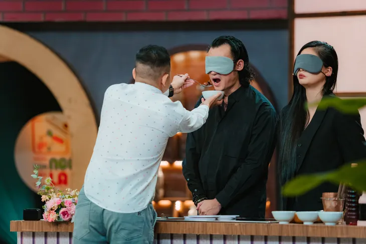 Ca sĩ Ngọc Khuê, nhạc sĩ Trí Minh trở thành đối thủ trong Của ngon vật lạ - Ảnh 3. Ca sĩ Ngọc Khuê, nhạc sĩ Trí Minh trở thành đối thủ trong Của ngon vật lạ - Ảnh 3.