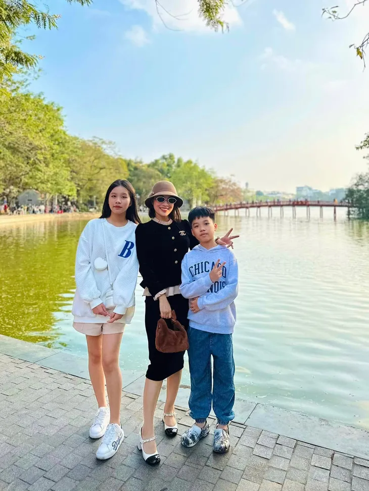 Mỹ Tâm hiếm hoi diện đồ xuyên thấu, Lệ Quyên kỷ niệm ngày yêu với tình trẻ - Ảnh 5. Mỹ Tâm hiếm hoi diện đồ xuyên thấu, Lệ Quyên kỷ niệm ngày yêu với tình trẻ - Ảnh 5.