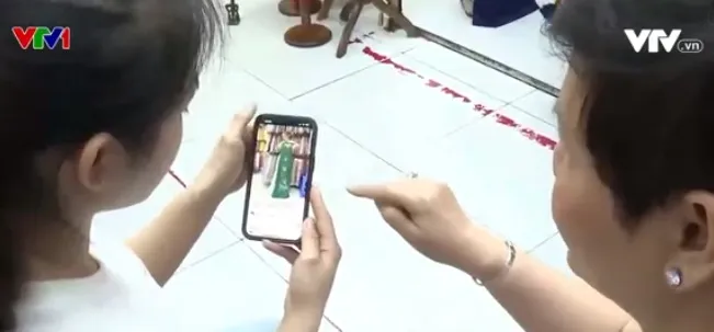 Tiểu thương chợ truyền thống đưa hàng lên “chợ mạng” - Ảnh 1. Tiểu thương chợ truyền thống đưa hàng lên “chợ mạng” - Ảnh 1.