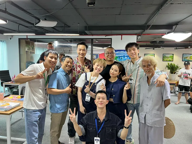 Đạo diễn và dàn sao Không ngại cưới chỉ cần một lý do chào tạm biệt bộ phim chữa lành - Ảnh 1. Đạo diễn và dàn sao Không ngại cưới chỉ cần một lý do chào tạm biệt bộ phim chữa lành - Ảnh 1.