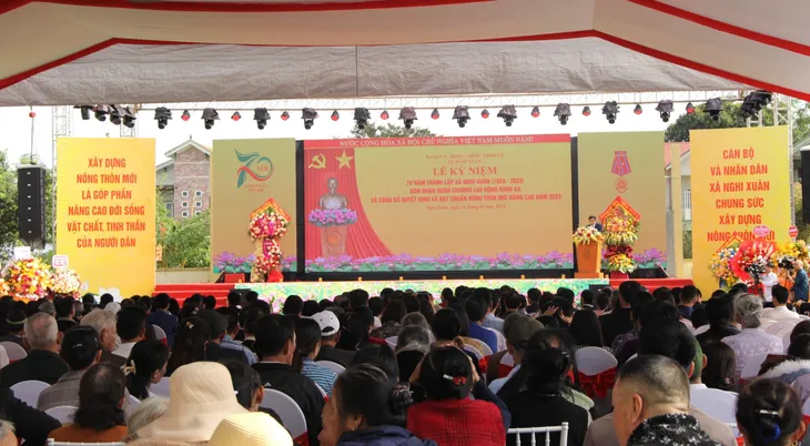 Chủ tịch Quốc hội dự Lễ đón nhận Huân chương Lao động hạng Ba của xã Nghi Xuân, Nghệ An - Ảnh 1. Chủ tịch Quốc hội dự Lễ đón nhận Huân chương Lao động hạng Ba của xã Nghi Xuân, Nghệ An - Ảnh 1.