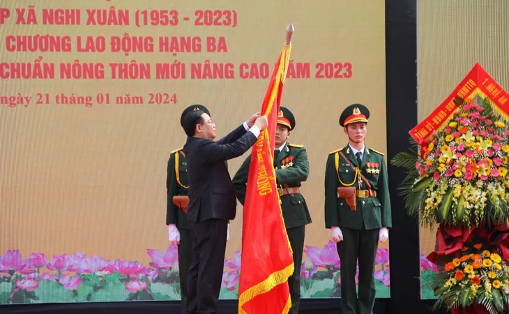 Chủ tịch Quốc hội dự Lễ đón nhận Huân chương Lao động hạng Ba của xã Nghi Xuân, Nghệ An - Ảnh 2. Chủ tịch Quốc hội dự Lễ đón nhận Huân chương Lao động hạng Ba của xã Nghi Xuân, Nghệ An - Ảnh 2.