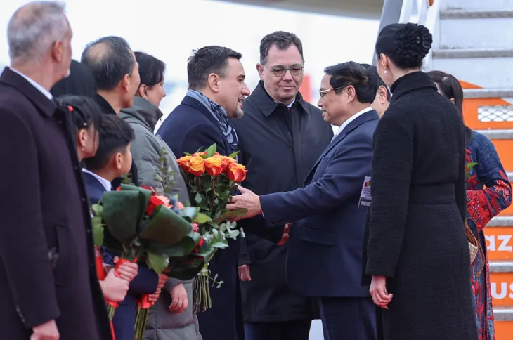 Thủ tướng Phạm Minh Chính bắt đầu thăm chính thức Romania - Ảnh 2. Thủ tướng Phạm Minh Chính bắt đầu thăm chính thức Romania - Ảnh 2.