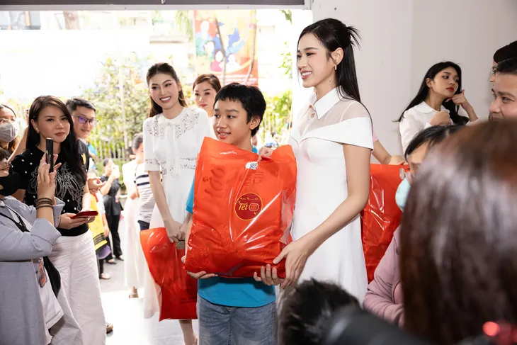 Hơn 10 Hoa hậu, Á hậu tham gia chuỗi dự án Tết hạnh phúc 2024 - Ảnh 4. Hơn 10 Hoa hậu, Á hậu tham gia chuỗi dự án Tết hạnh phúc 2024 - Ảnh 4.