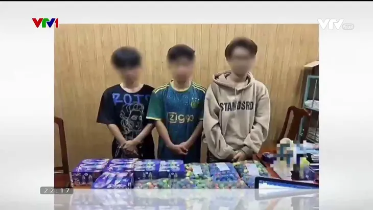 Cháy nổ, mất an toàn vì hàng hóa ký gửi trên xe khách - Ảnh 3. Cháy nổ, mất an toàn vì hàng hóa ký gửi trên xe khách - Ảnh 3.