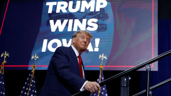 Ông Trump dẫn đầu trong cuộc bầu cử sơ bộ ở bang New Hampshire - Ảnh 1. Ông Trump dẫn đầu trong cuộc bầu cử sơ bộ ở bang New Hampshire - Ảnh 1.